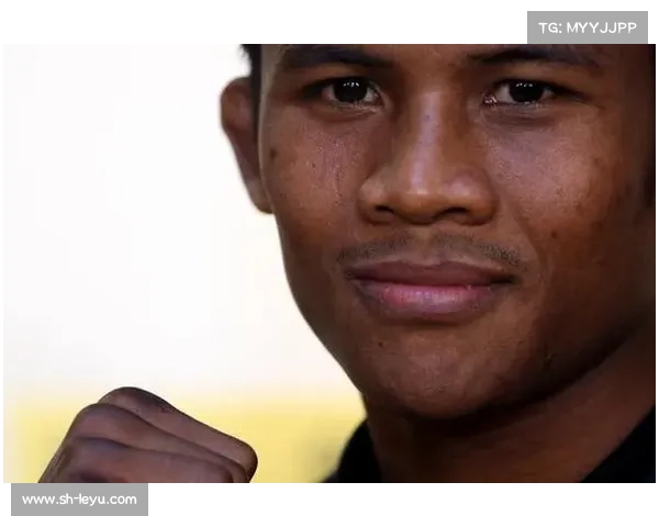 泰拳王播求担任泰国代表团荣誉领队赛前亲自指导年轻选手