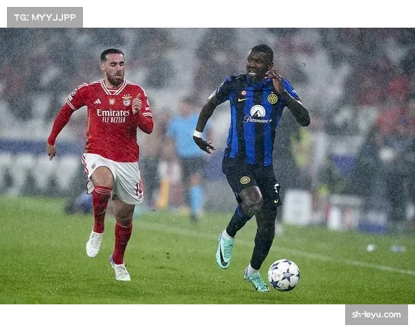 本菲卡若昂马里奥中场调度 展现葡萄牙足球技术风格